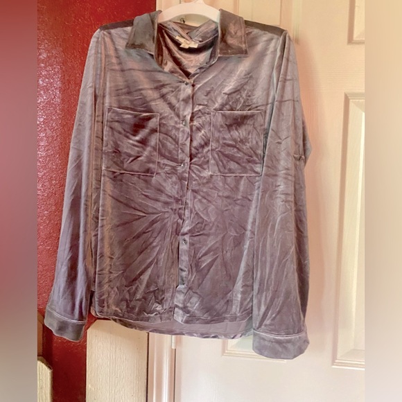 easel Tops - Women’s Easel Mauve button down velour blouse size L
